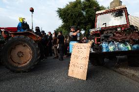 Demonstration In La Rochelle Against Mega-basins: Clashes Between Black Blocs And Police