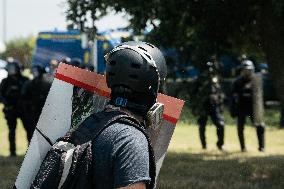 Demonstration In La Rochelle Against Mega-basins: Clashes Between Black Blocs And Police