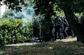 Demonstration In La Rochelle Against Mega-basins: Clashes Between Black Blocs And Police