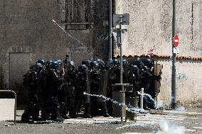 Demonstration In La Rochelle Against Mega-basins: Clashes Between Black Blocs And Police