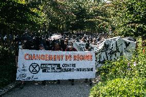 Demonstration In La Rochelle Against Mega-basins: Clashes Between Black Blocs And Police