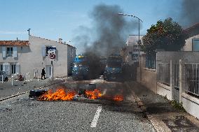 Demonstration In La Rochelle Against Mega-basins: Clashes Between Black Blocs And Police