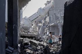 Israel Bombards Central Gaza