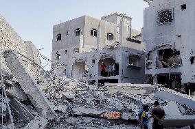 Israel Bombards Central Gaza