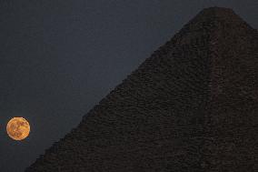 A Full Moon Rises By The Khufu Pyramid - Giza