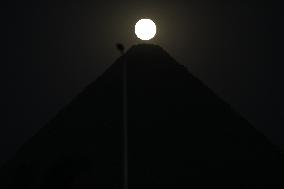 A Full Moon Rises By The Khufu Pyramid - Giza