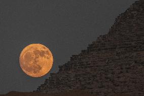 A Full Moon Rises By The Khufu Pyramid - Giza