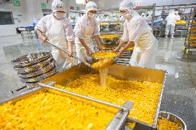 Yellow Peach Processing in Yichang