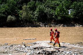 (SpotNews)CHINA-SHAANXI-ZHASHUI-BRIDGE COLLAPSE-RESCUE (CN)