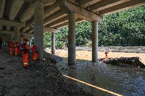 (SpotNews)CHINA-SHAANXI-ZHASHUI-BRIDGE COLLAPSE-RESCUE (CN)