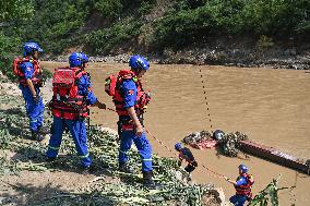 (SpotNews)CHINA-SHAANXI-ZHASHUI-BRIDGE COLLAPSE-RESCUE (CN)