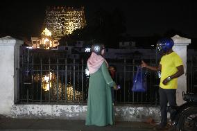 Daily Life During The Night Of The Vishu Festival In Trivandrum