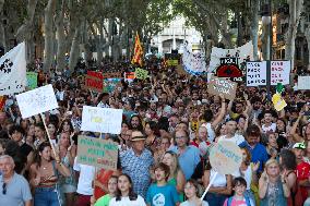 Thousands Protest Against Mass Tourism - Mallorca