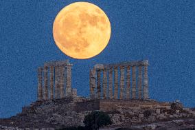 Full Moon In Greece