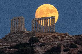 Full Moon In Greece