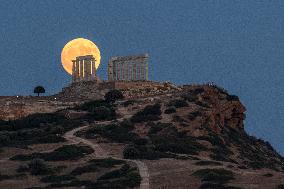 Full Moon In Greece