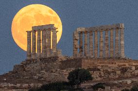 Full Moon In Greece