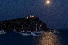 Full Moon In Greece