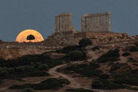 Full Moon In Greece