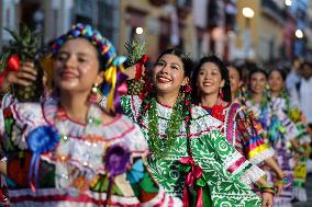 MEXICO-OAXACA-GUELAGUETZA-PARADE