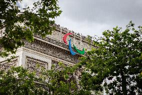 Agitos Adorns The Arc De Triomphe