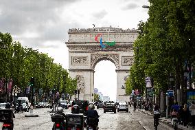 Agitos Adorns The Arc De Triomphe