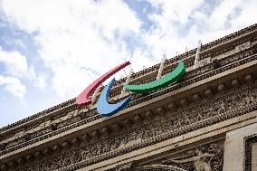 Agitos Adorns The Arc De Triomphe