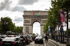 Agitos Adorns The Arc De Triomphe