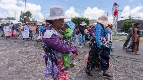 Pilgrim Women Continue Journey Heading To The Basilica Of Guadalupe