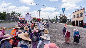 Pilgrim Women Continue Journey Heading To The Basilica Of Guadalupe