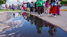 Pilgrim Women Continue Journey Heading To The Basilica Of Guadalupe