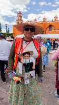 Pilgrim Women Continue Journey Heading To The Basilica Of Guadalupe