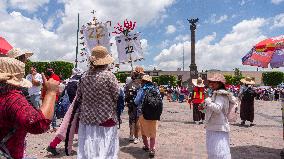 Pilgrim Women Continue Journey Heading To The Basilica Of Guadalupe