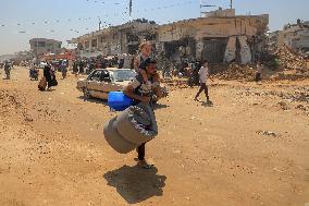 MIDEAST-GAZA-KHAN YOUNIS-FLEEING