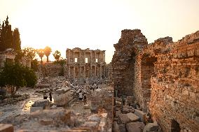 Tourists Visit The Ancient City Of Ephesus - Izmir