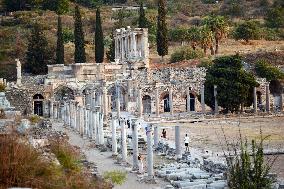 Tourists Visit The Ancient City Of Ephesus - Izmir