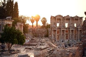 Tourists Visit The Ancient City Of Ephesus - Izmir