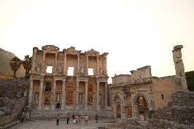 Tourists Visit The Ancient City Of Ephesus - Izmir