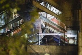 2 Dead And 13 Injured When A Balcony Collapses - Naples