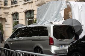 Lady Gaga Hides Outside Her Hotel - Paris