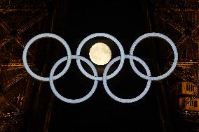 Paris 2024 - Full Moon Rises Behind Olympic Rings