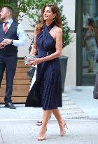 Cindy Crawford Steps Out -NYC