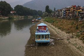 Heatwave Dries Up Kashmir's River Jhelum