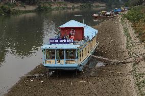 Heatwave Dries Up Kashmir's River Jhelum