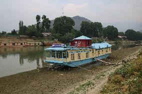 Heatwave Dries Up Kashmir's River Jhelum