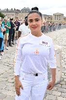 Paris 2024 - Salma Hayek Torch Relay