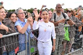 Paris 2024 - Salma Hayek Torch Relay