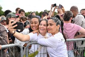 Paris 2024 - Salma Hayek Torch Relay