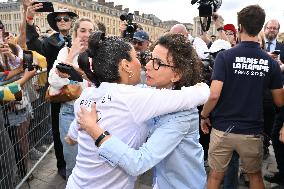 Paris 2024 - Salma Hayek Torch Relay