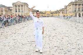 Paris 2024 - Salma Hayek Torch Relay